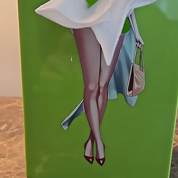 NWOT Tissue box with retro lady - Picture 3 of 6
